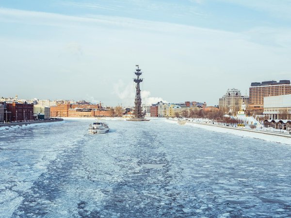 Comment organiser des vacances en Corse avec des excursions en bateau et des ateliers de fabrication de fromage?