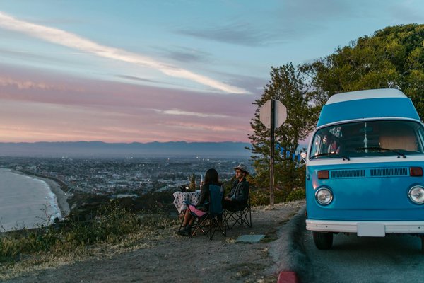 Quels sont les meilleurs conseils pour un camping en région de collines en automne?