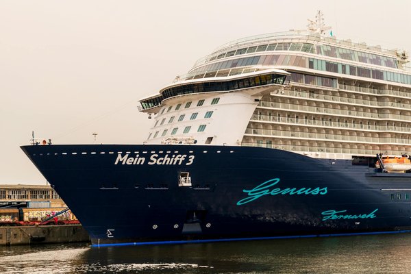 Où séjourner en Algarve pour des vacances avec des cours de surf et des excursions en catamaran?