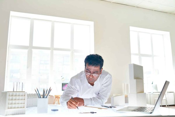 Peut-on louer une maison de vacances en Laponie avec des ateliers de sculpture sur glace et des randonnées en raquettes?